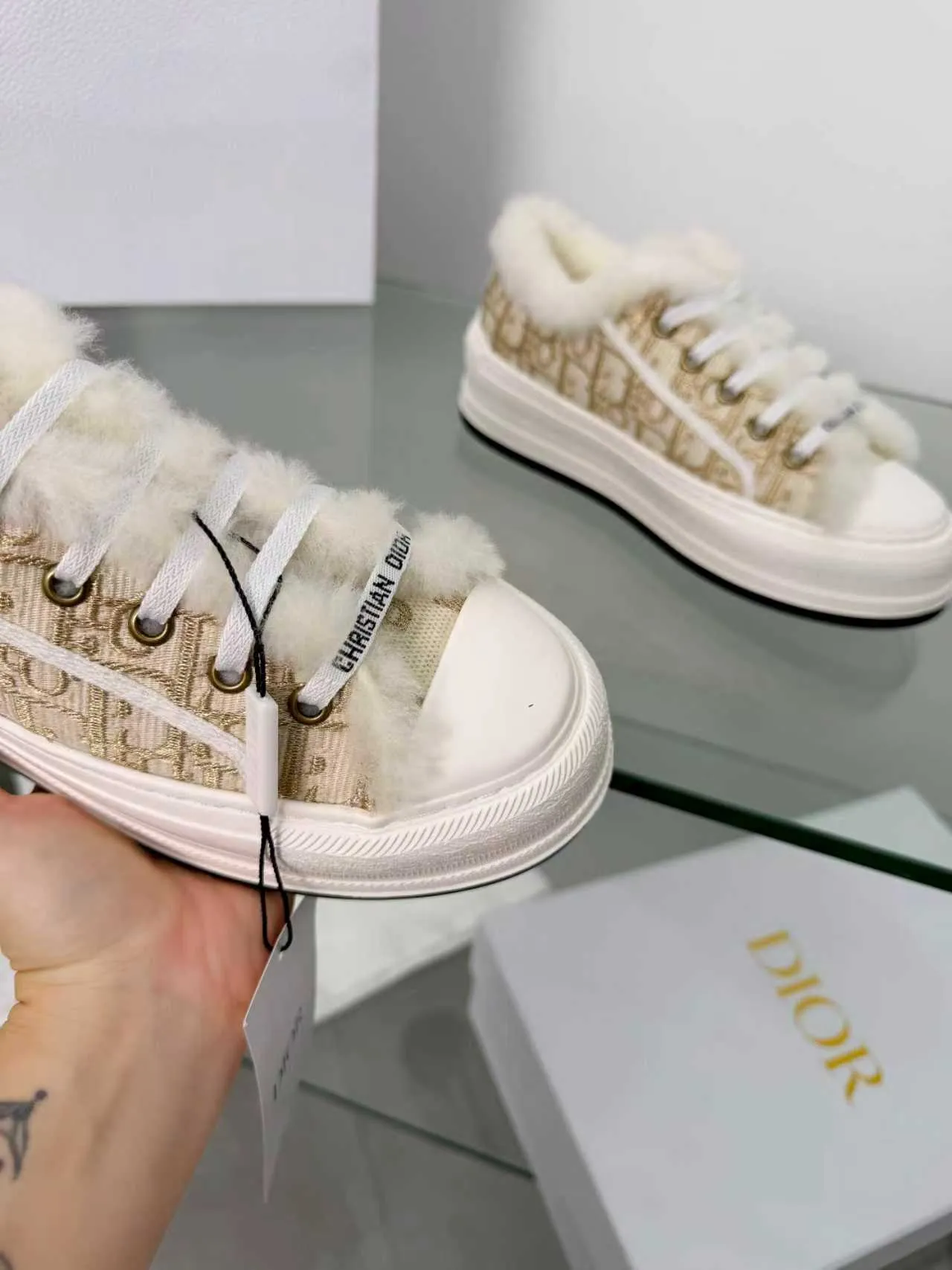Men's men's shoes pP540! 𝐃𝐈𝐎𝐑 𝐖𝐚𝐥𝐤'𝐧 Dior Presbyopia Embroidery Wool Thick Sole Canvas Shoes Casual Sneakers (Half Flop) These Walk'n'Dior thick sole sneakers are a fashionable piece that elevates the collection. Oblique printed cotton embroidered upper with comfortable platform sole, tongue and Christian Dior Paris signature laces. Bottom thickness 4.5CM Size: Women's 35-41